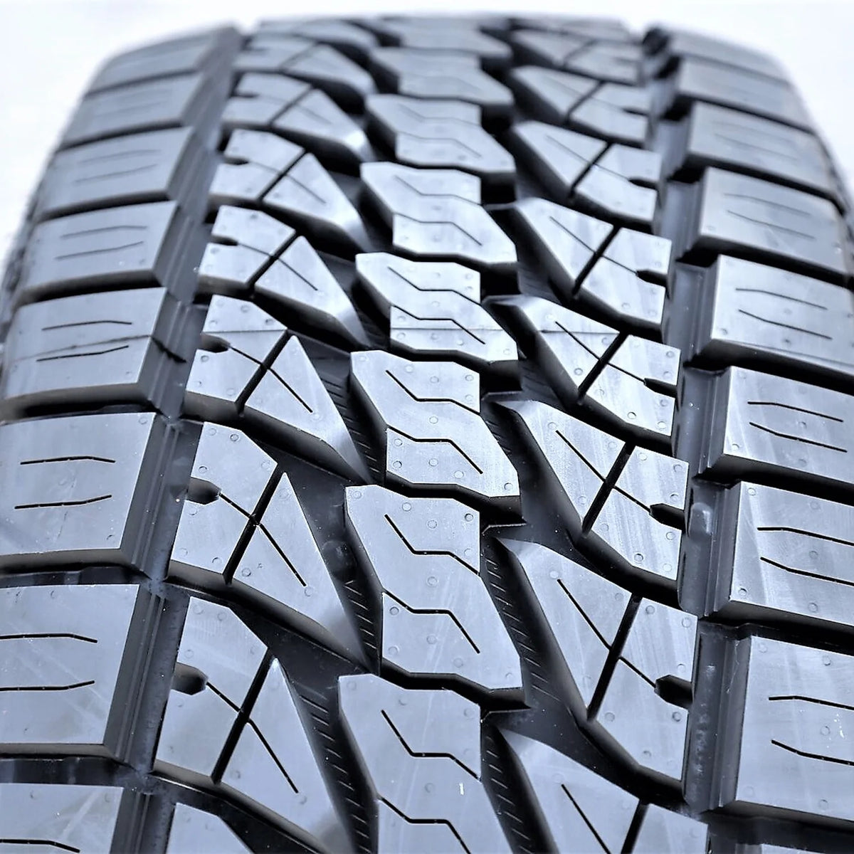 245/65R17 LION SPORT A/T 111T XL