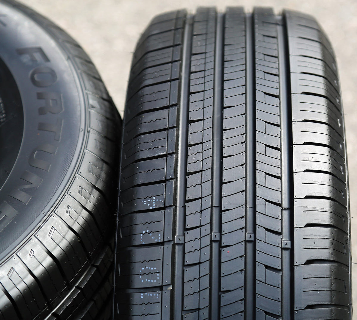 Fortune Perfectus FSR602 All-Season 205/55R16 94V XL Passenger Tire