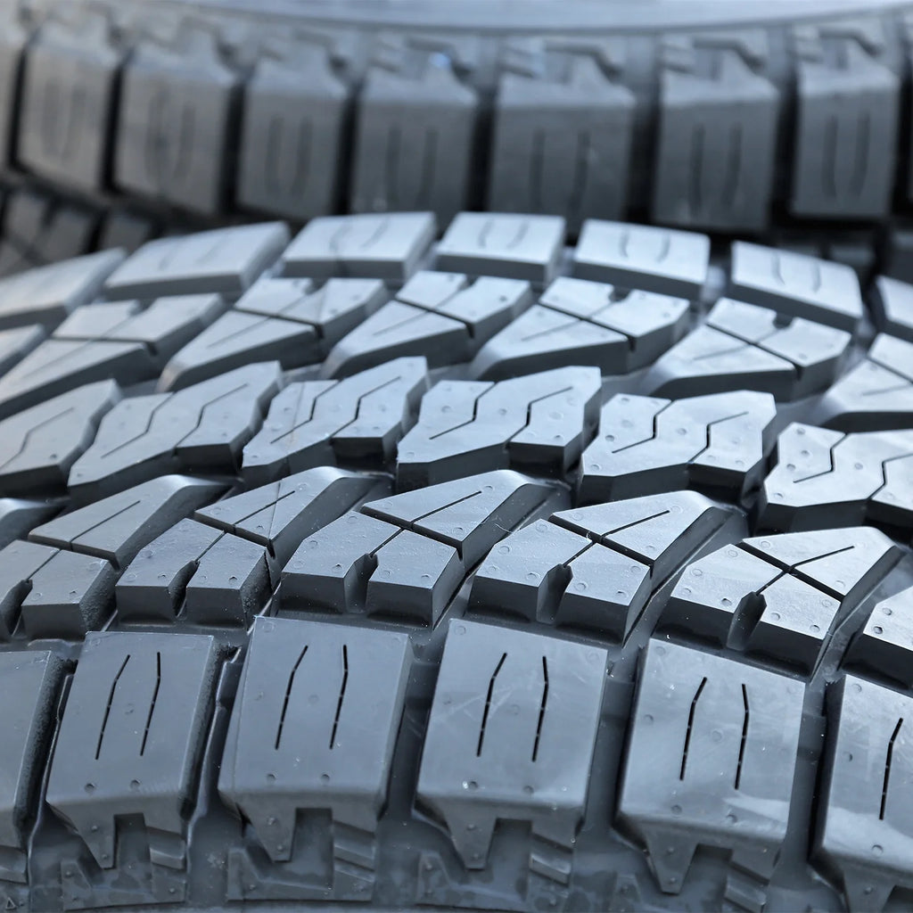 245/65R17 LION SPORT A/T 111T XL