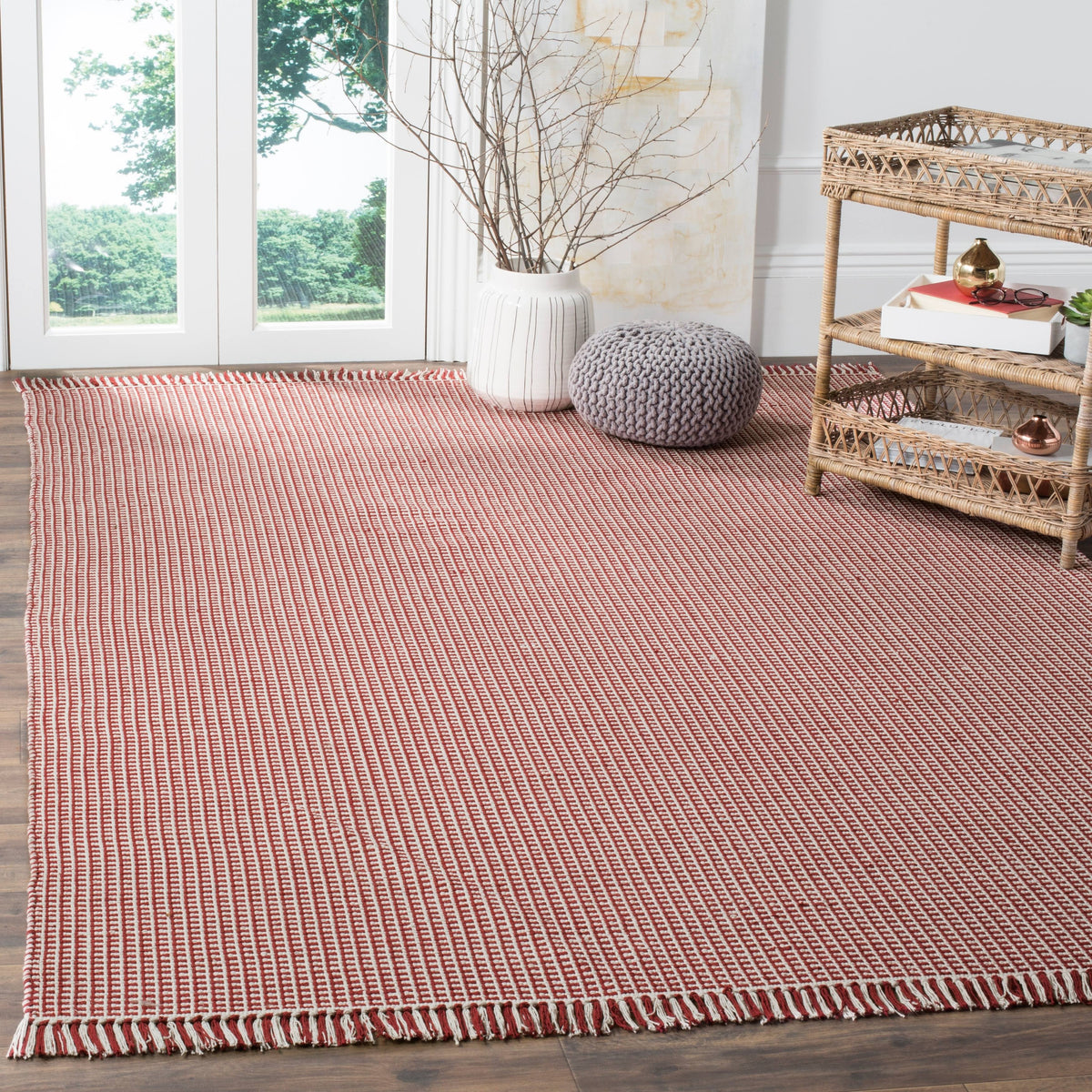 Safavieh Montauk Ivory/Red 8 ft. x 10 ft. Area Rug