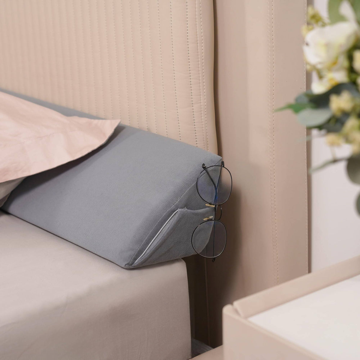 Aurako Cal King Size Bed Wedge Pillow Headboard Pillow Mattress Wedge Bed Gap Filler Triangle Memory Foam Wedges Body Positioners for Sleeping Body