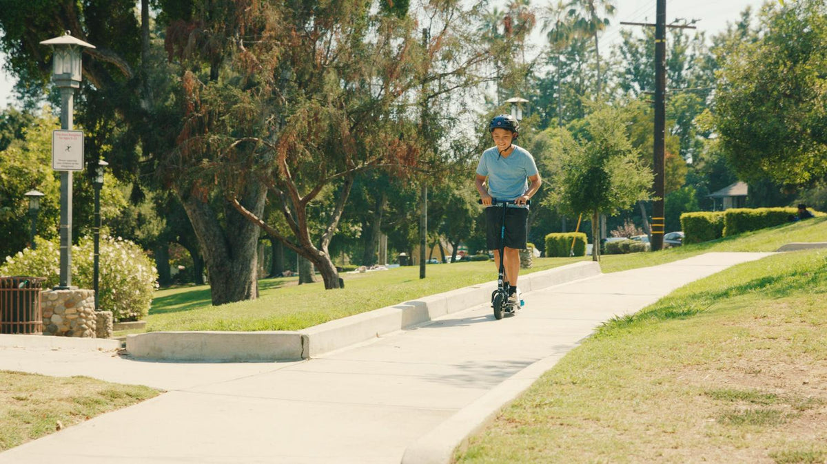 Razor Power Core E100 Electric Scooter with Aluminum Deck - Red. Ages 8+ and up to 120 lb. 8″ Pneumatic Front Tire. up to 11 Mph and up to 60 Mins of Ride Time. 100W Hub Motor. Unisex